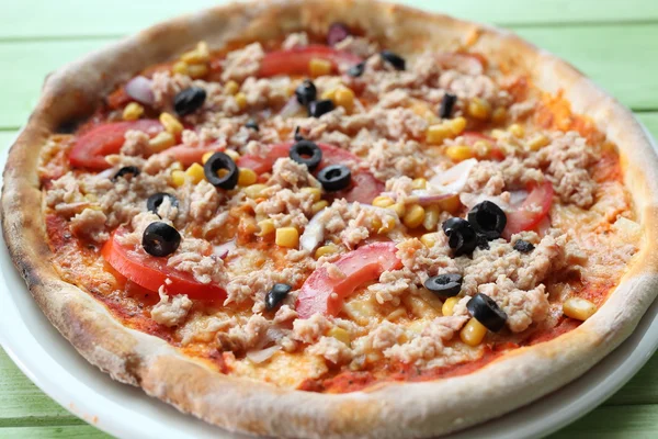 Pizza with tuna fish — Stock Photo, Image