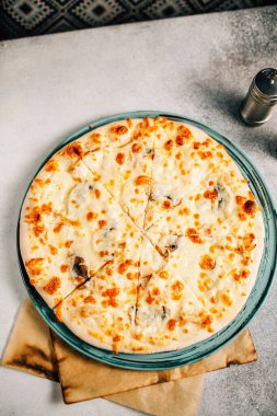 Masada Megrelian Khachapuri tabağı, yakın görüş. 