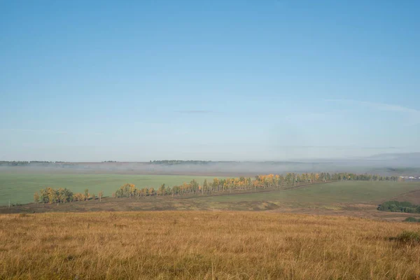 Frühherbstliche Landschaft Mit Hügeln Feldern Bäumen — Stockfoto