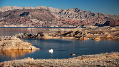 Lake Mead and Powerboat clipart