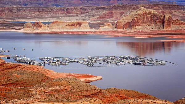 Lake Powell uit de Wahweap kijken — Stockfoto