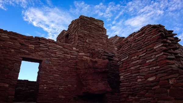 Fönster i ruiner på Wupatki nationella Monument Stockbild