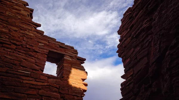 American Indian ruïnes in silhouet tegen hemel — Stockfoto