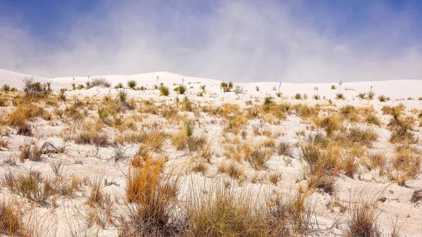 Tormenta de arena sopla en Monumento Nacional de Arenas Blancas en Nuevo México —  Fotos de Stock