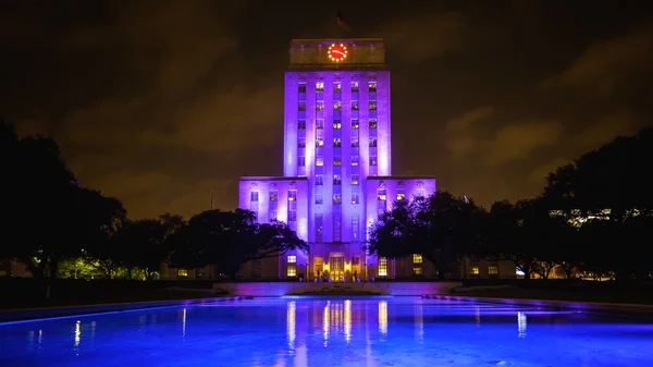 City Hall Building lyser upp på kvällen i Houston, Texas — Stockfoto