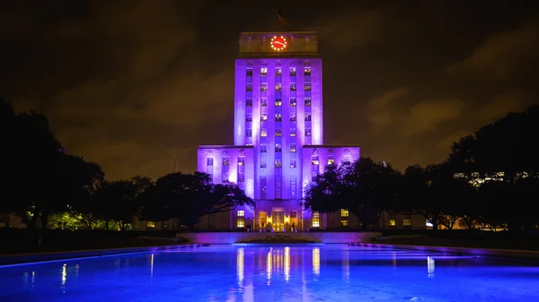 Stad zalenbouw verlicht bij nacht in Houston, Texas — Stockfoto