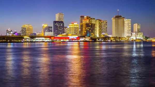 New Orleans městské panorama přes řeku Mississippi Royalty Free Stock Obrázky