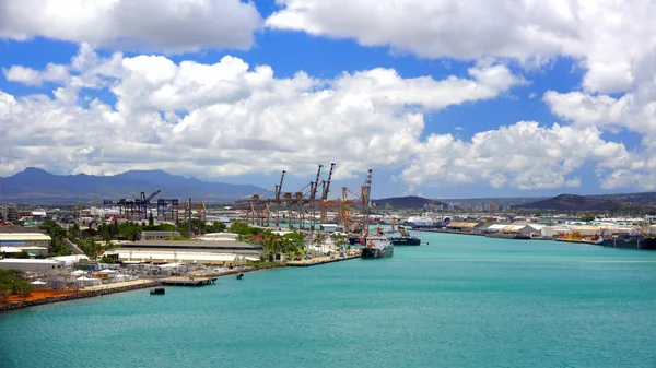 Lugna vatten av Honolulu Harbor Oahu — Stockfoto