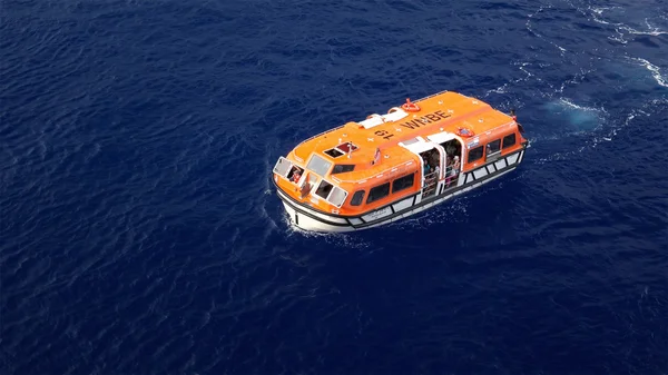 Navio de cruzeiro Tender Boat Retornando ao navio no Havaí — Fotografia de Stock