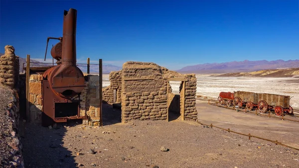 De overblijfselen van harmonie Borax werken in Death Valley — Stockfoto