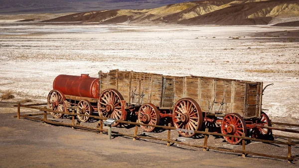 Veinte carretas del equipo de mulas en Death Valley — Foto de Stock