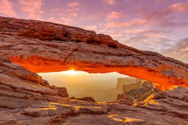 mesa arch güneş doğarken