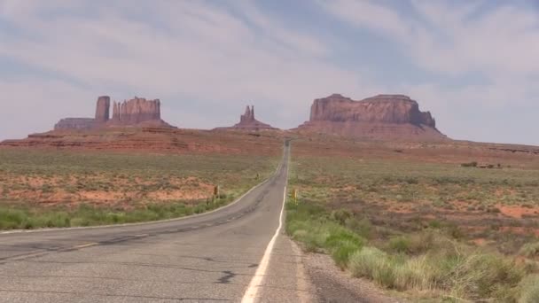 Autostrada che conduce alla Monument Valley — Video Stock