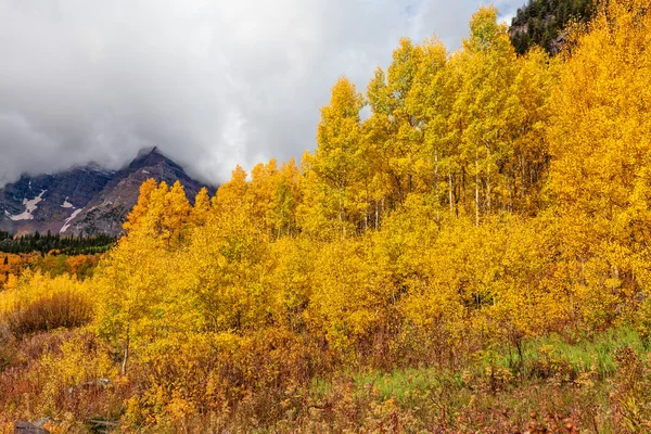 Paesaggio di autunno della montagna del Colorado — Foto Stock