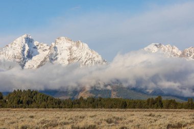 Sonbaharda manzaralı bir Teton manzarası