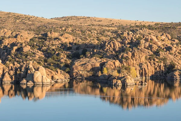 Een Schilderachtig Landschap Van Watson Lake Prescott Arizona Bij Zonsondergang — Stockfoto