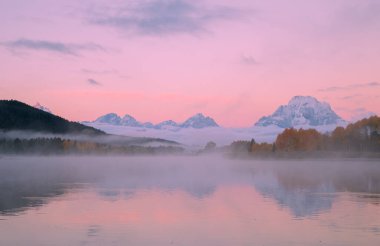 Grand Teton Ulusal Parkı Wyoming 'de sonbaharda manzaralı gündoğumu manzarası