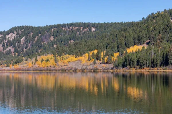 Grand Teton Ulusal Parkı Wyoming Sonbaharda Iki Okyanus Gölünün Manzaralı — Stok fotoğraf