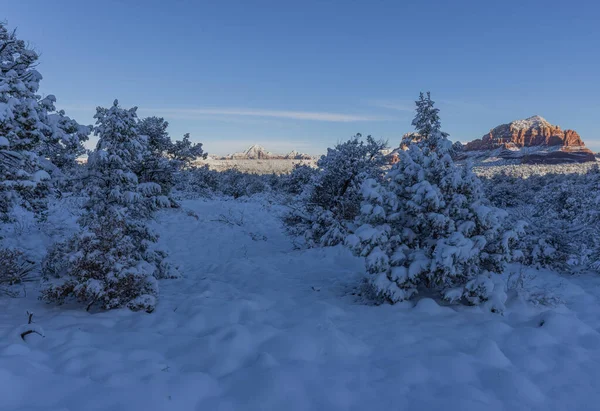 Paisaje Invernal Cubierto Nieve Las Rocas Rojas Sedona Arizona —  Fotos de Stock