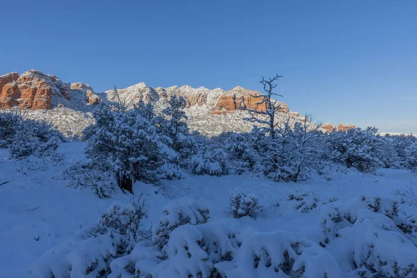 Paisaje Invernal Cubierto Nieve Las Rocas Rojas Sedona Arizona —  Fotos de Stock