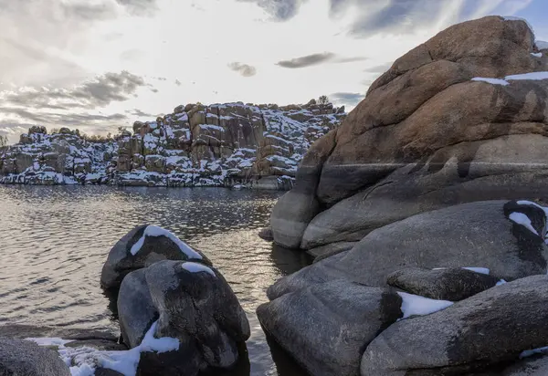 Het Prachtige Besneeuwde Landschap Van Watson Lake Prescott Arizona Winter — Stockfoto