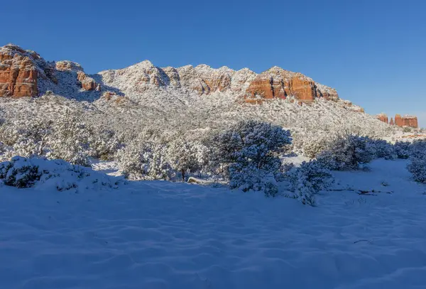 Sedona Arizona Nın Kırmızı Kayalıklarında Kışın Manzaralı Bir Kar Manzarası — Stok fotoğraf