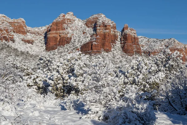 Paisaje Cubierto Nieve Las Rocas Rojas Sedona Ariozna Invierno —  Fotos de Stock