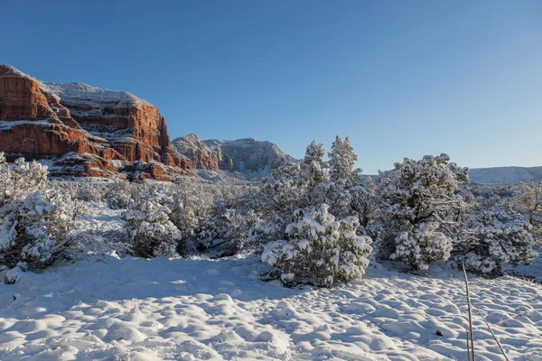 Uma Paisagem Coberta Neve Cênica Nas Rochas Vermelhas Sedona Ariozna — Fotografia de Stock