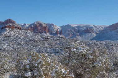 Sedona Arizona 'da kış manzaralı bir kar manzarası