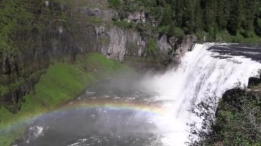 Snake River Idaho 'daki Yukarı Mesa Şelalesinin manzarası.