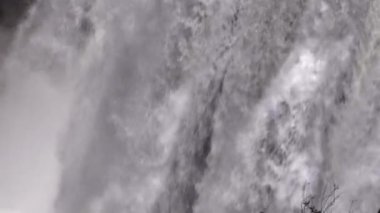 Snake River Idaho 'daki Yukarı Mesa Şelalesinin manzarası.