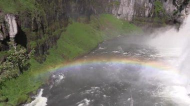 Snake River Idaho 'daki Yukarı Mesa Şelalesinin manzarası.