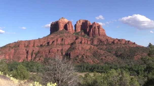 Domkyrkan rock sedona arizona landskap — Stockvideo