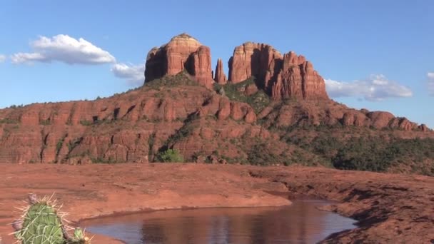 Katedrála rock sedona arizona krajině odraz — Stock video