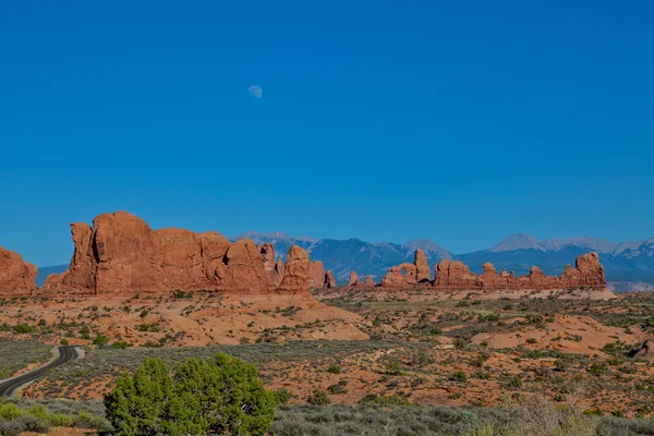 Lever de lune sur Arches N.P. . — Photo