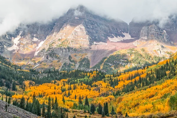 Maroon bells aspen colorado jesienią — Zdjęcie stockowe