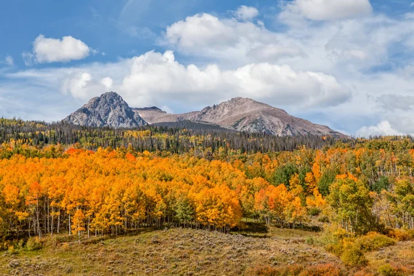 Paisaje de montaña de otoño — Foto de Stock