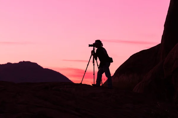 Photographer Silhouetted in the Sunset — Stok Foto