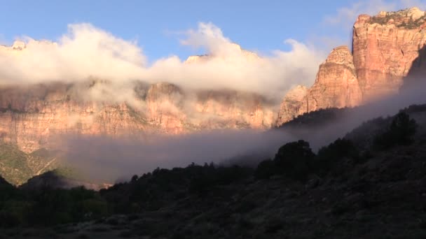 Sunrise at Towers of the Virgin Zion N.P. — Stock Video