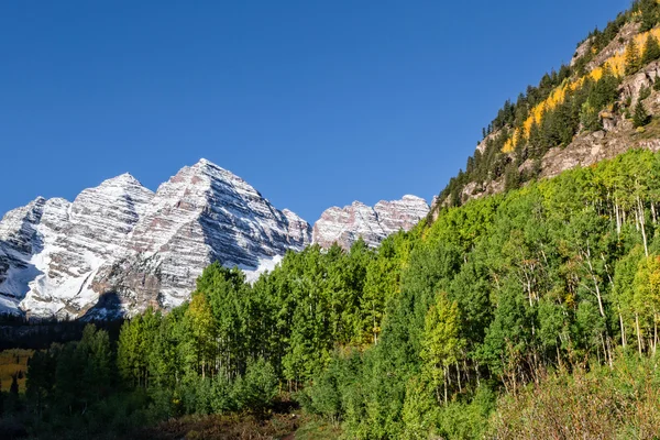 Maroon Bells Aspen Colorado осенью — стоковое фото