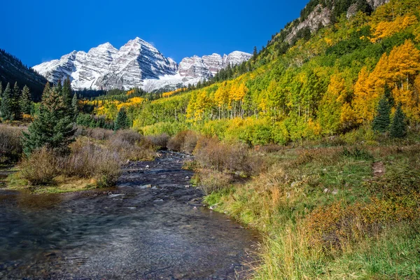 Maroon Bells Aspen Colorado осенью — стоковое фото