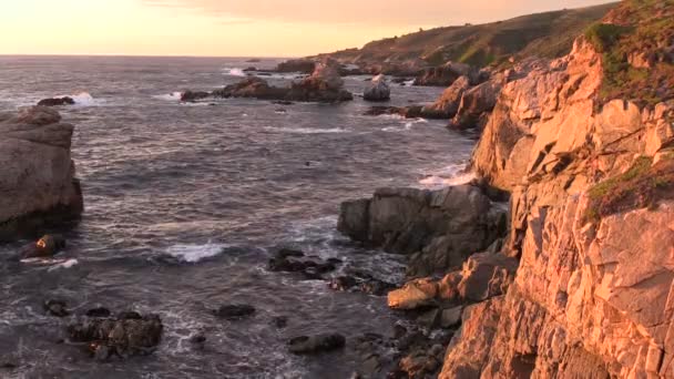 Coucher de soleil sur le littoral de Big Sur California — Video