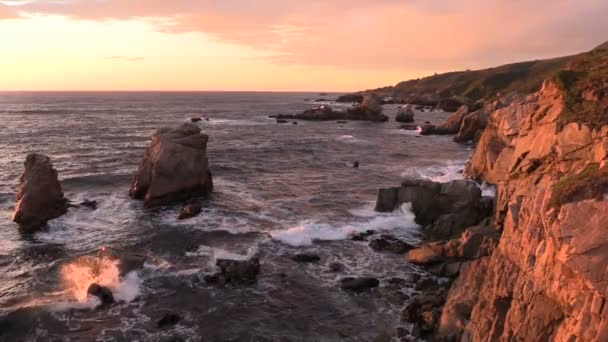 Big Sur Californië kustlijn zonsondergang — Stockvideo