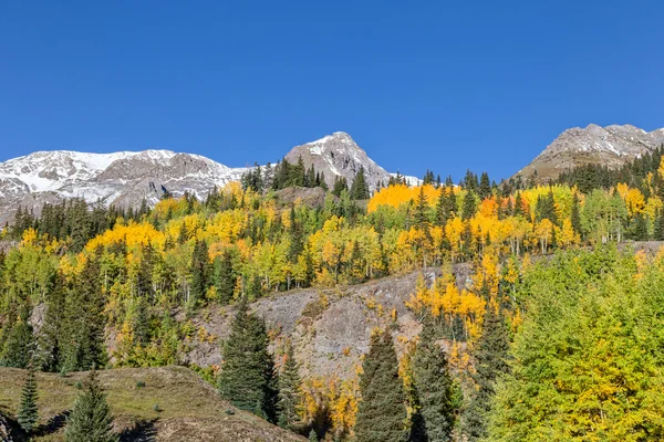 Colorado Montanhas rochosas no outono — Fotografia de Stock