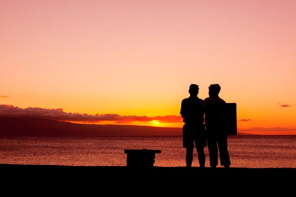 Toeristen genieten van de zonsondergang Maui — Stockfoto