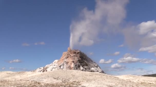 Great Fountain Geyser Zoom in — Stock Video