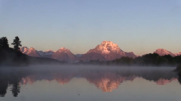 Teton pádu Sunrise reflexe — Stock video