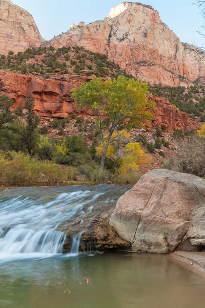 Virgin River Zion N.P. in fall — Stock Photo, Image