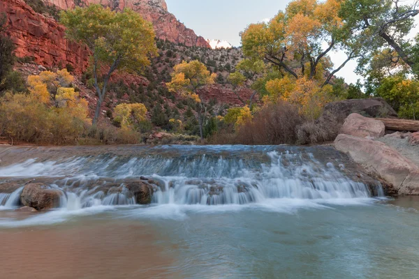 Virgin river Zion np w jesieni — Zdjęcie stockowe