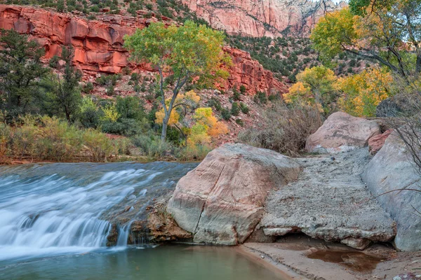 Virgin River Zion N.P. in fall — Stock Photo, Image